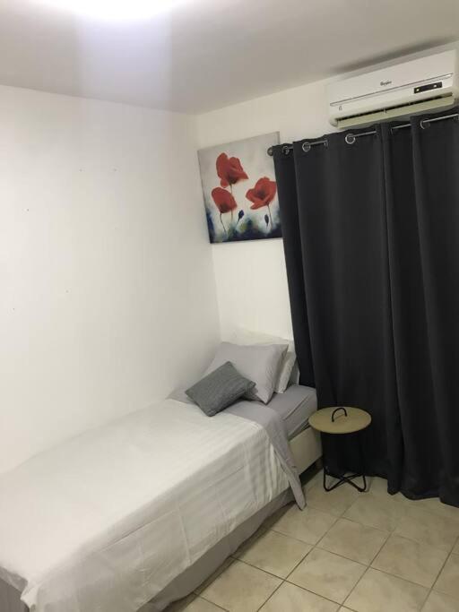 Villa Susanna 3 Bedroom 2 Bathroom House Sleeps 6Plus Willemstad Exterior photo
