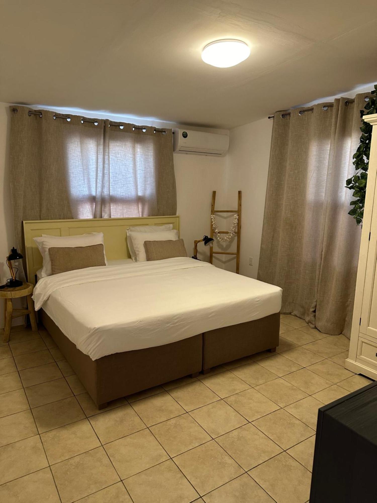 Villa Susanna 3 Bedroom 2 Bathroom House Sleeps 6Plus Willemstad Exterior photo
